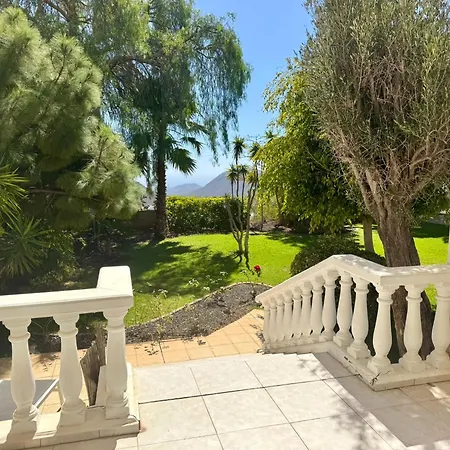 Casa Lilo, En Jardin Grande, Con Gran Piscina Y Barbacoa Tatil Evi
