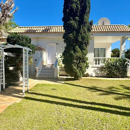 Casa Lilo, En Jardin Grande, Con Gran Piscina Y Barbacoa Tatil Evi