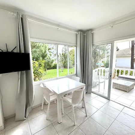 Casa Lilo, En Jardin Grande, Con Gran Piscina Y Barbacoa